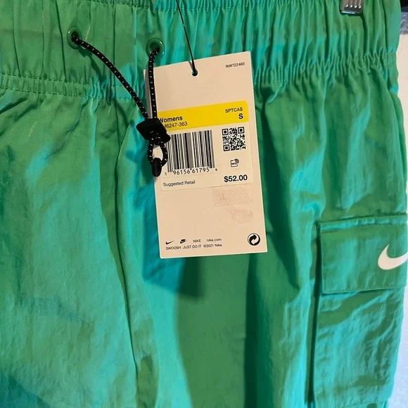 Nike Women's Vibrant Green Athletic Shorts size small - Picture 2 of 4